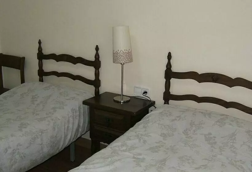 ペンション Hostal L'esquella