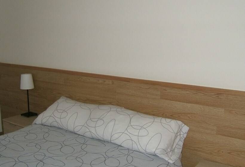 پانسیون Hostal L'esquella