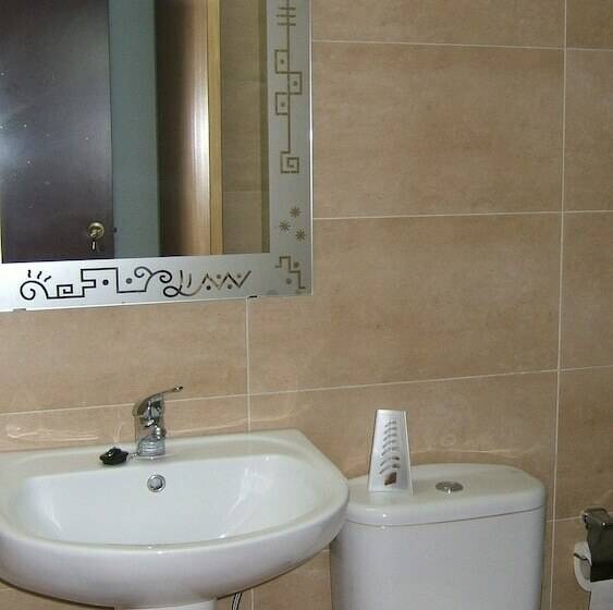 پانسیون Hostal L'esquella