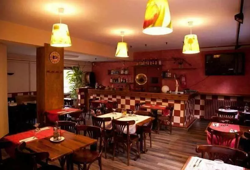 ペンション Hostal L'esquella