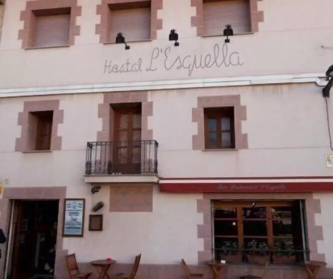 ペンション Hostal L'esquella