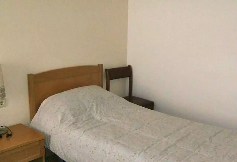 ペンション Hostal L'esquella