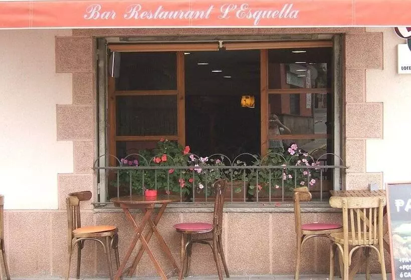 ペンション Hostal L'esquella