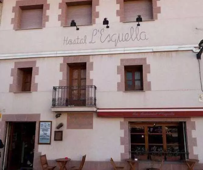 ペンション Hostal L'esquella