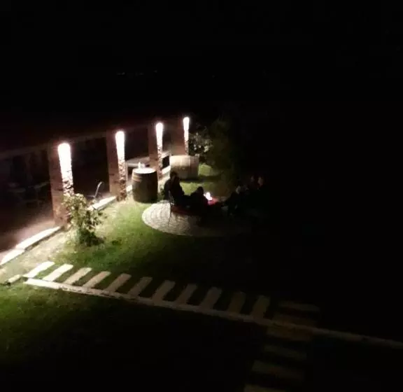 پانسیون Omsi House