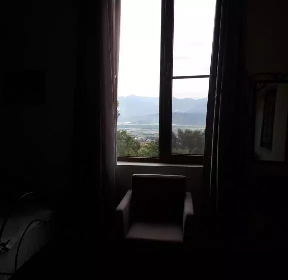پانسیون Omsi House