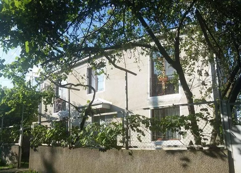 پانسیون Omsi House