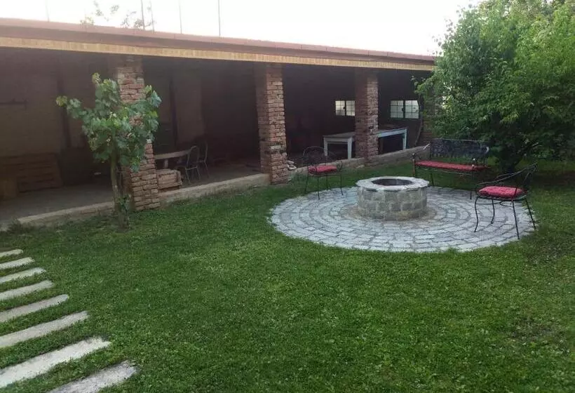 پانسیون Omsi House