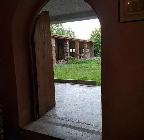 پانسیون Omsi House