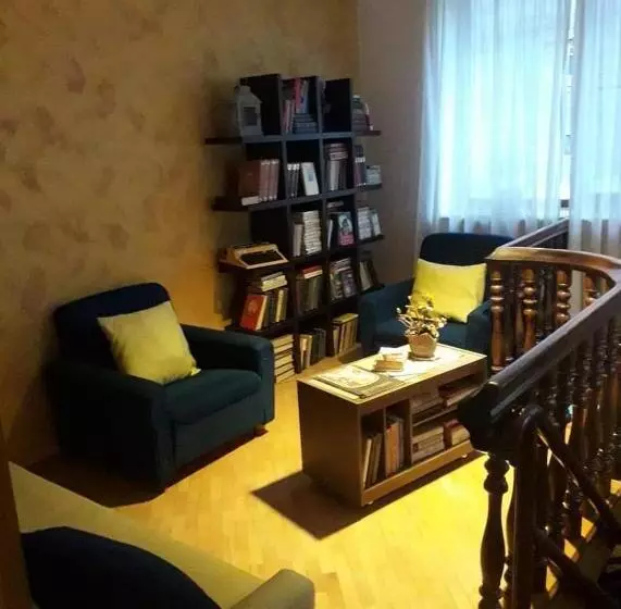 پانسیون Omsi House