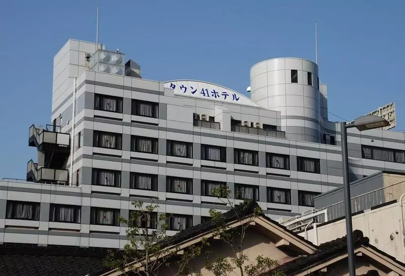 هتل کپسول Town Hotel 41