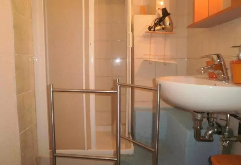 پانسیون Guest House Erika