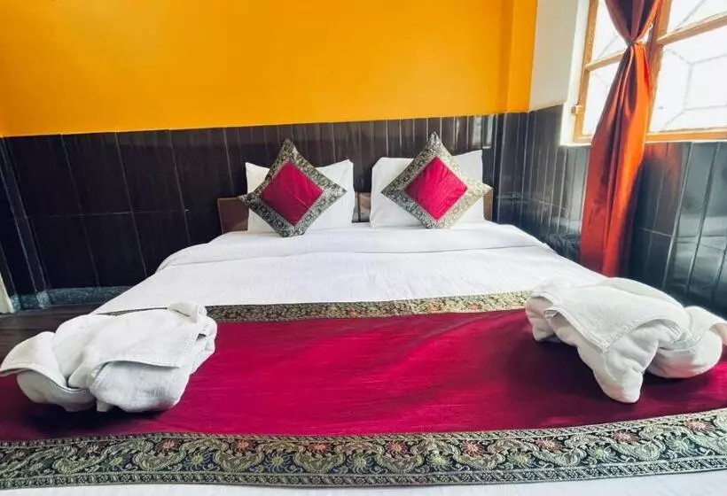 پانسیون Family Guest House