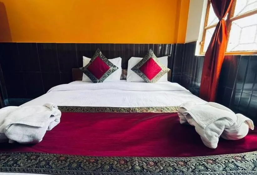 پانسیون Family Guest House