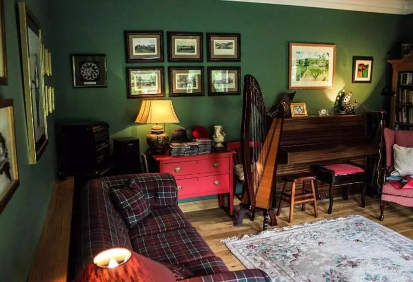 ペンション Lynster House