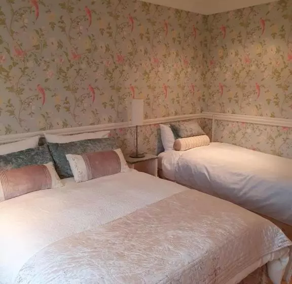 ペンション Lynster House