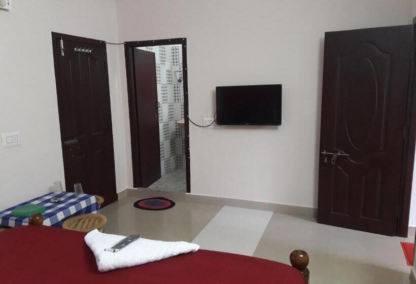 פנסיון Squirrel Nest Guest House