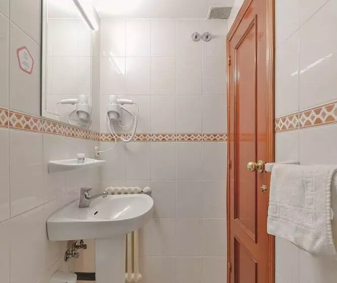 پانسیون Hospedería Restaurante Pilar Villacastín