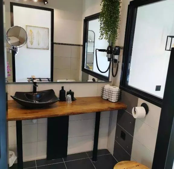 Hotelli Hôtel Restaurant Le Royal Provence