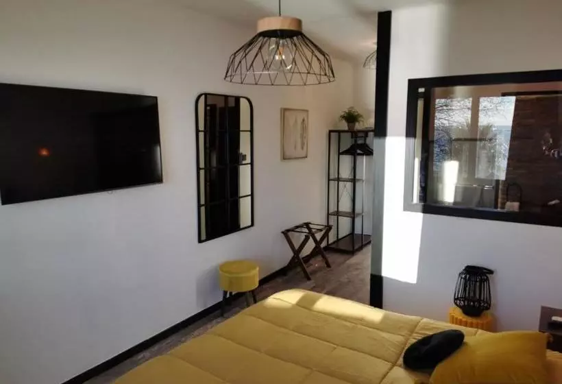 Hotelli Hôtel Restaurant Le Royal Provence