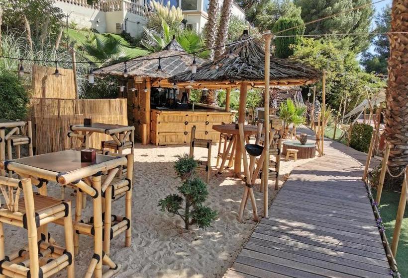 Отель Hôtel Restaurant Le Royal Provence