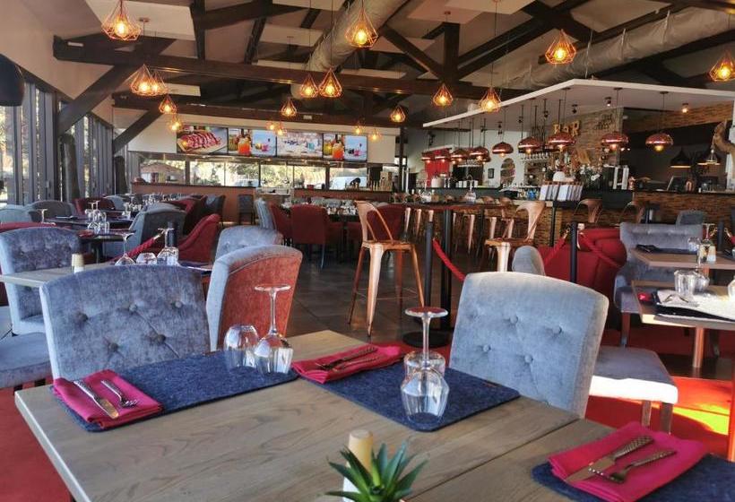 Отель Hôtel Restaurant Le Royal Provence