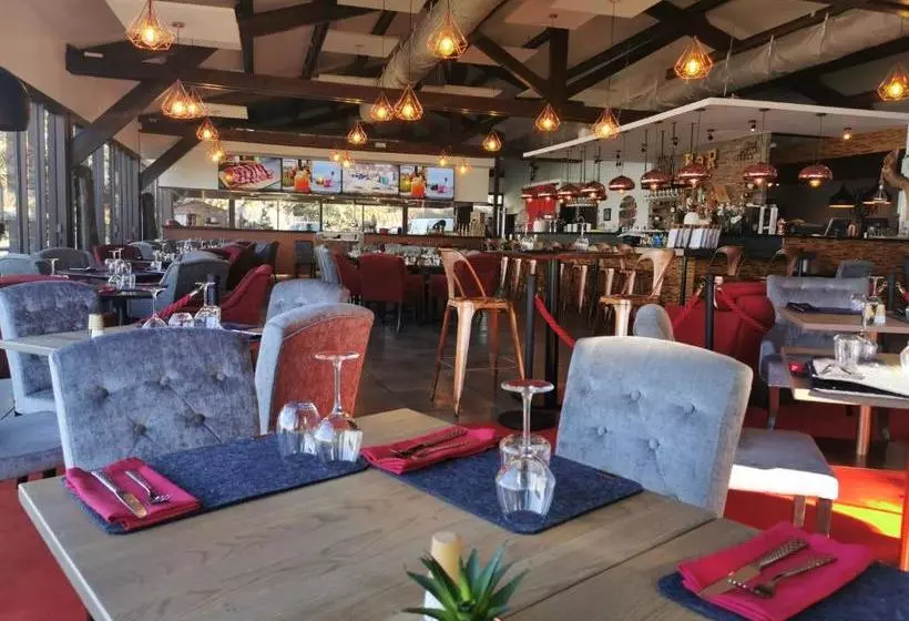 Hotelli Hôtel Restaurant Le Royal Provence