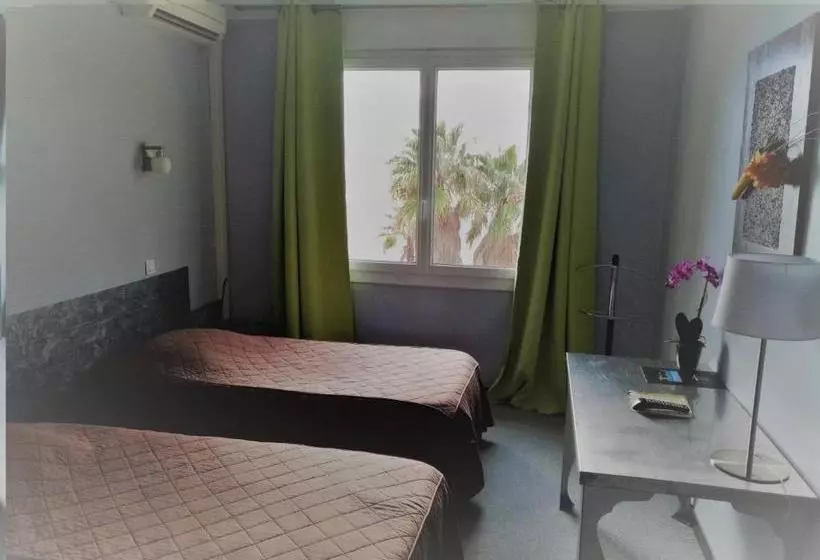 Hotelli Hôtel Restaurant Le Royal Provence