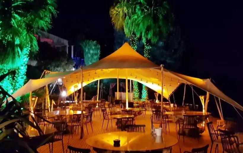 Hotelli Hôtel Restaurant Le Royal Provence