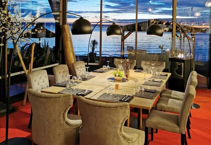 Hotelli Hôtel Restaurant Le Royal Provence