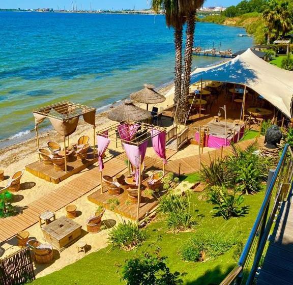 Отель Hôtel Restaurant Le Royal Provence