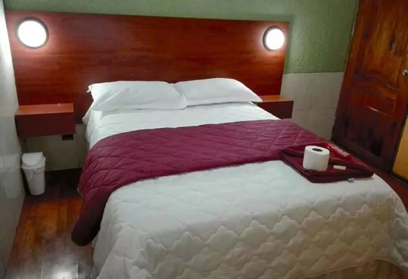 ペンション La Estación Hostal