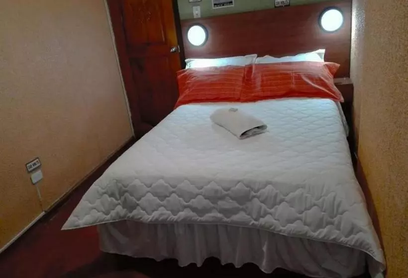 ペンション La Estación Hostal