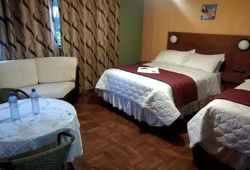 ペンション La Estación Hostal