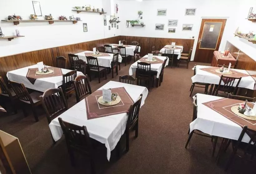 Majatalo Penzion Alpský Dům