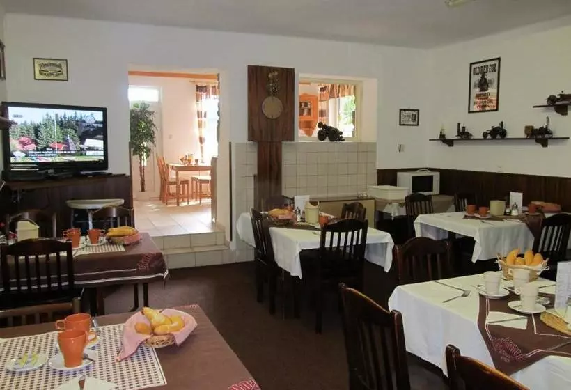 Majatalo Penzion Alpský Dům