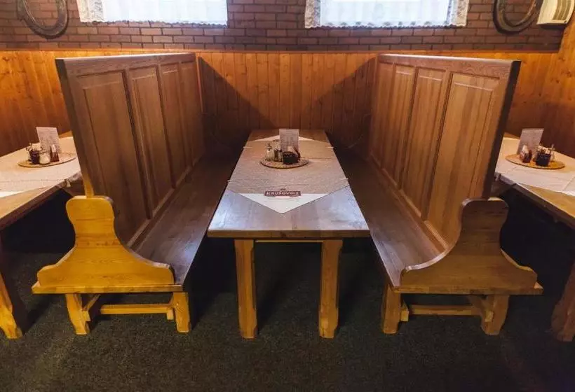 Majatalo Penzion Alpský Dům