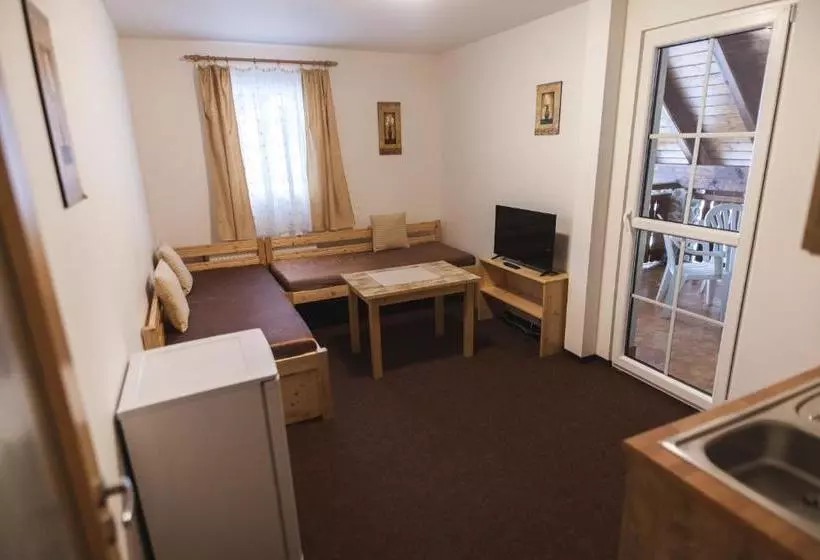 Majatalo Penzion Alpský Dům