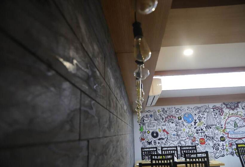 בית מלון כפרי Aditya Residency