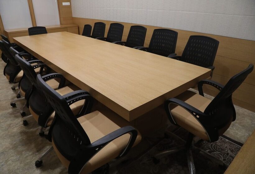 בית מלון כפרי Aditya Residency