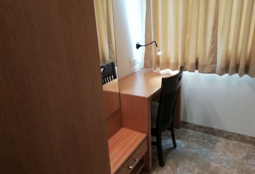 בית מלון כפרי Aditya Residency