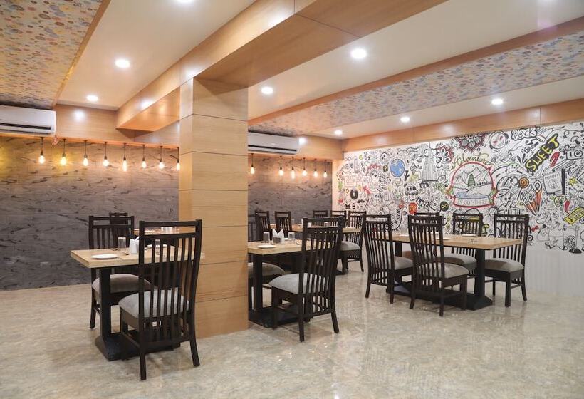 בית מלון כפרי Aditya Residency