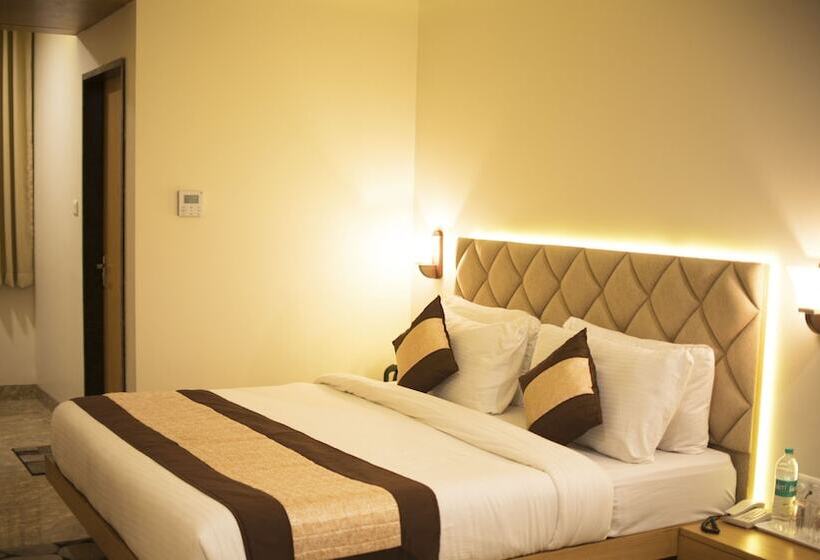 בית מלון כפרי Aditya Residency