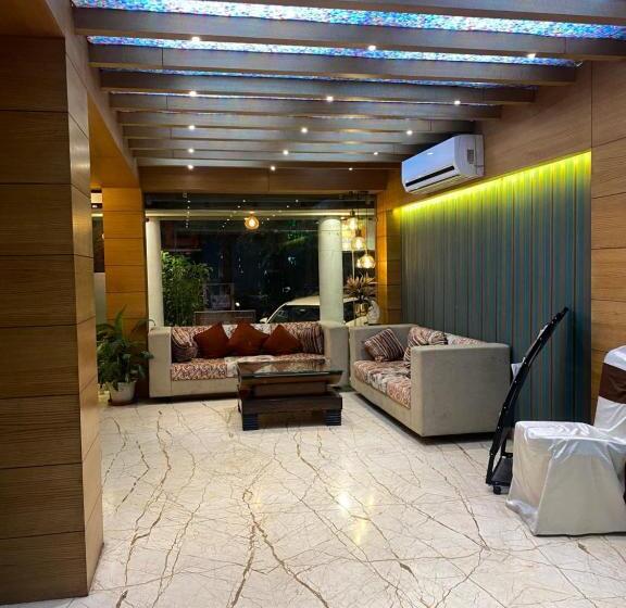 בית מלון כפרי Aditya Residency