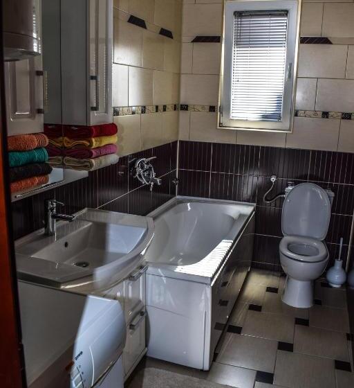 پانسیون Ema Guest House