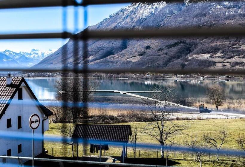 پانسیون Ema Guest House