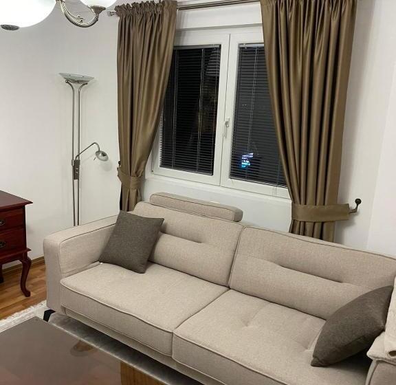 پانسیون Ema Guest House