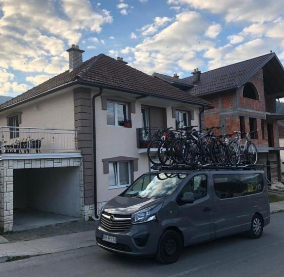 پانسیون Ema Guest House