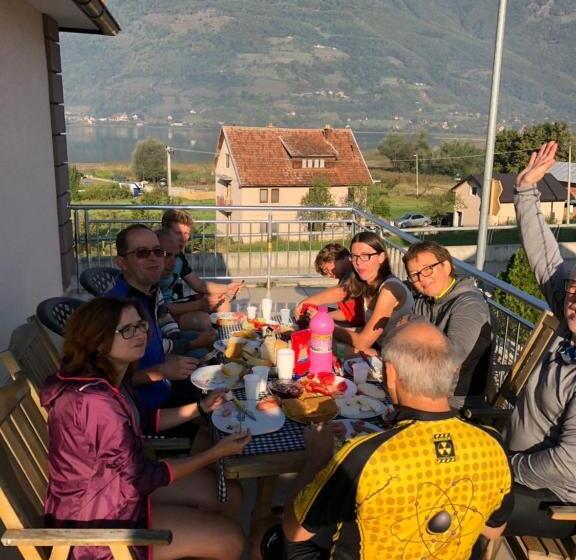 پانسیون Ema Guest House