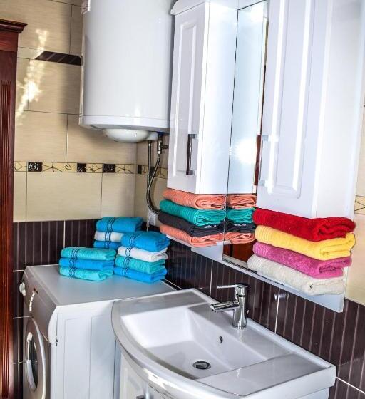 پانسیون Ema Guest House